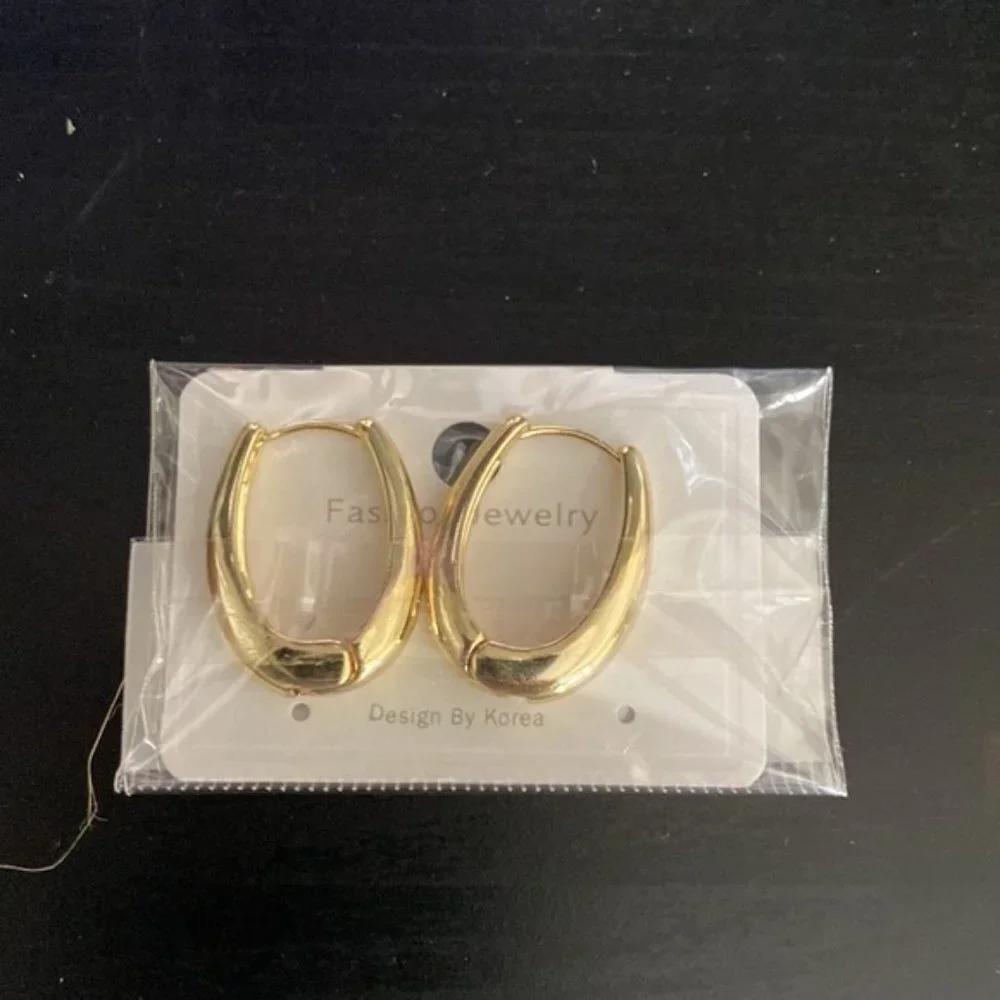 Oval shape Hoop earrings - Picture 3 of 5